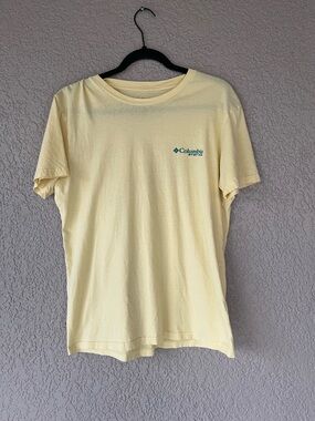 Columbia Men's Short Sleeve Tee in Light Yellow with Teal Logo